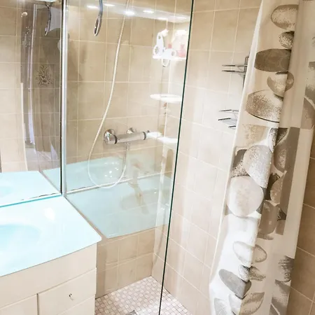 3 Pièces, 2 Chambres, Terrasse Privée, Parking - Fr-1-676-147 Appartement